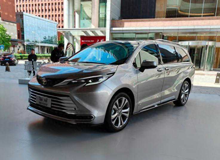 2024款赛那上市 售价29.98万起 全系官降2.5万 新增E-Four四驱车型 2024款赛那上市 售价29.98万起 全系官降2.5万 新增E-Four四驱车型