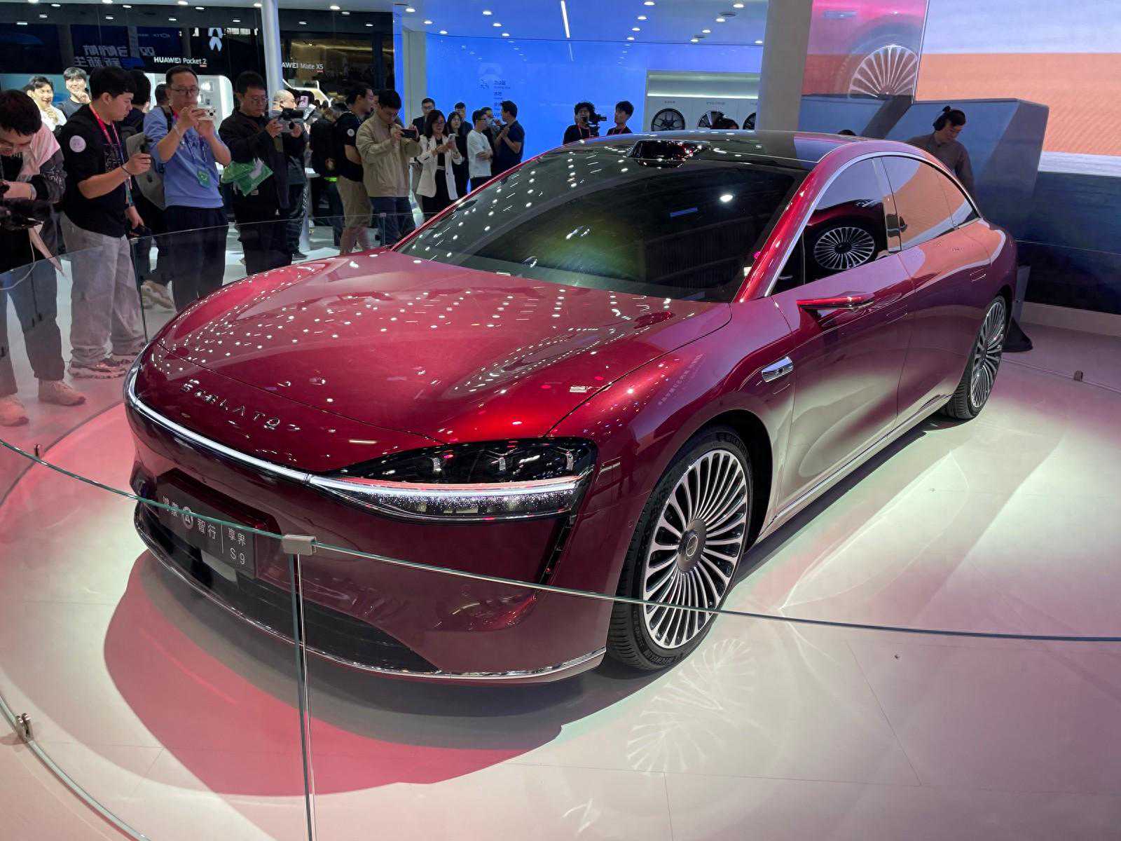 北京车展|享界S9正式亮相 背靠华为或50万起售 正面硬刚56E 北京车展|享界S9正式亮相 背靠华为或50万起售 正面硬刚56E