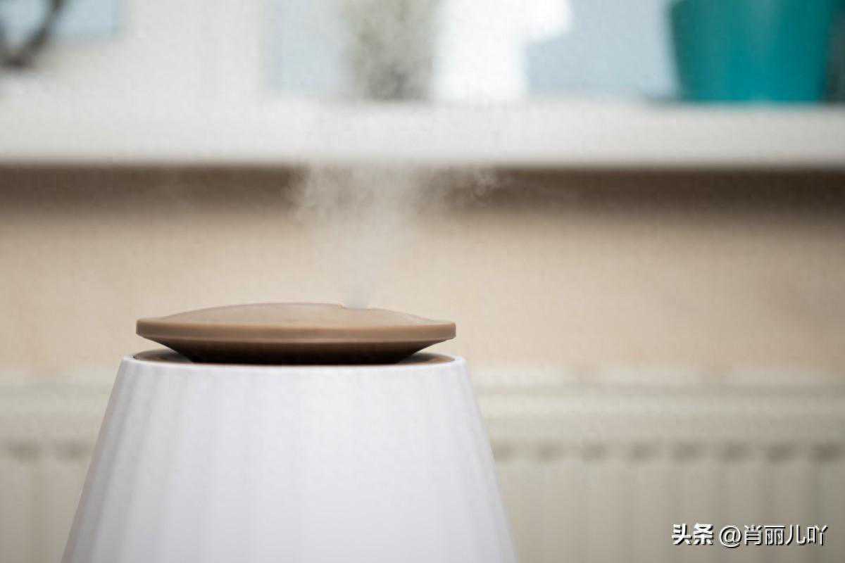 使用加湿器或空气净化器是否有助于缓解嗓子干痒？