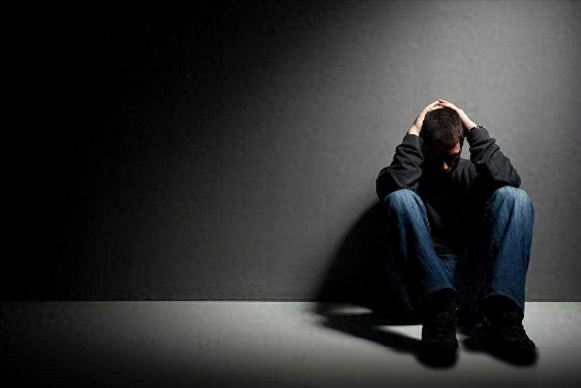 注定成为“穷光蛋”的男人，身上往往有三种“穷人思维”，错不了