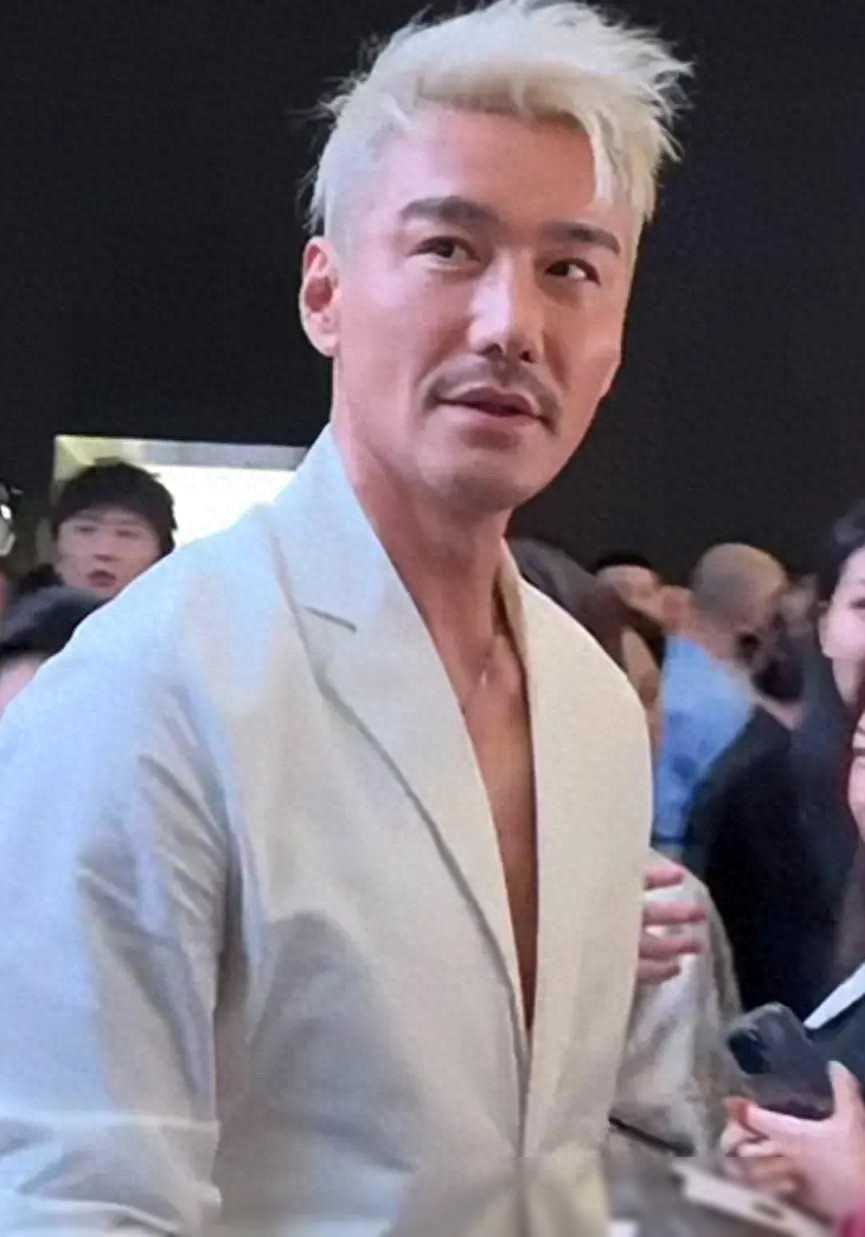 爱马仕大秀,王阳歪嘴走秀,武大靖紧张,郭帆老练,胡兵白宇看秀 爱马仕大秀,王阳歪嘴走秀,武大靖紧张,郭帆老练,胡兵白宇看秀