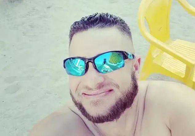 河南大妈因为一把蒜苗怒砸奔驰车——暴躁是种病，治不好要人命！