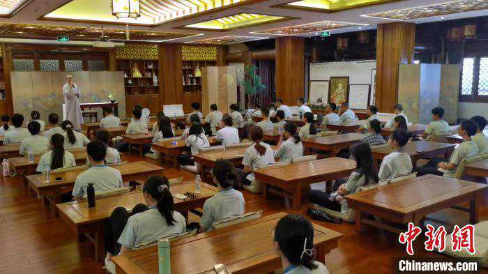 港澳青年在广州体验中华传统文化：研习武术 正念观修