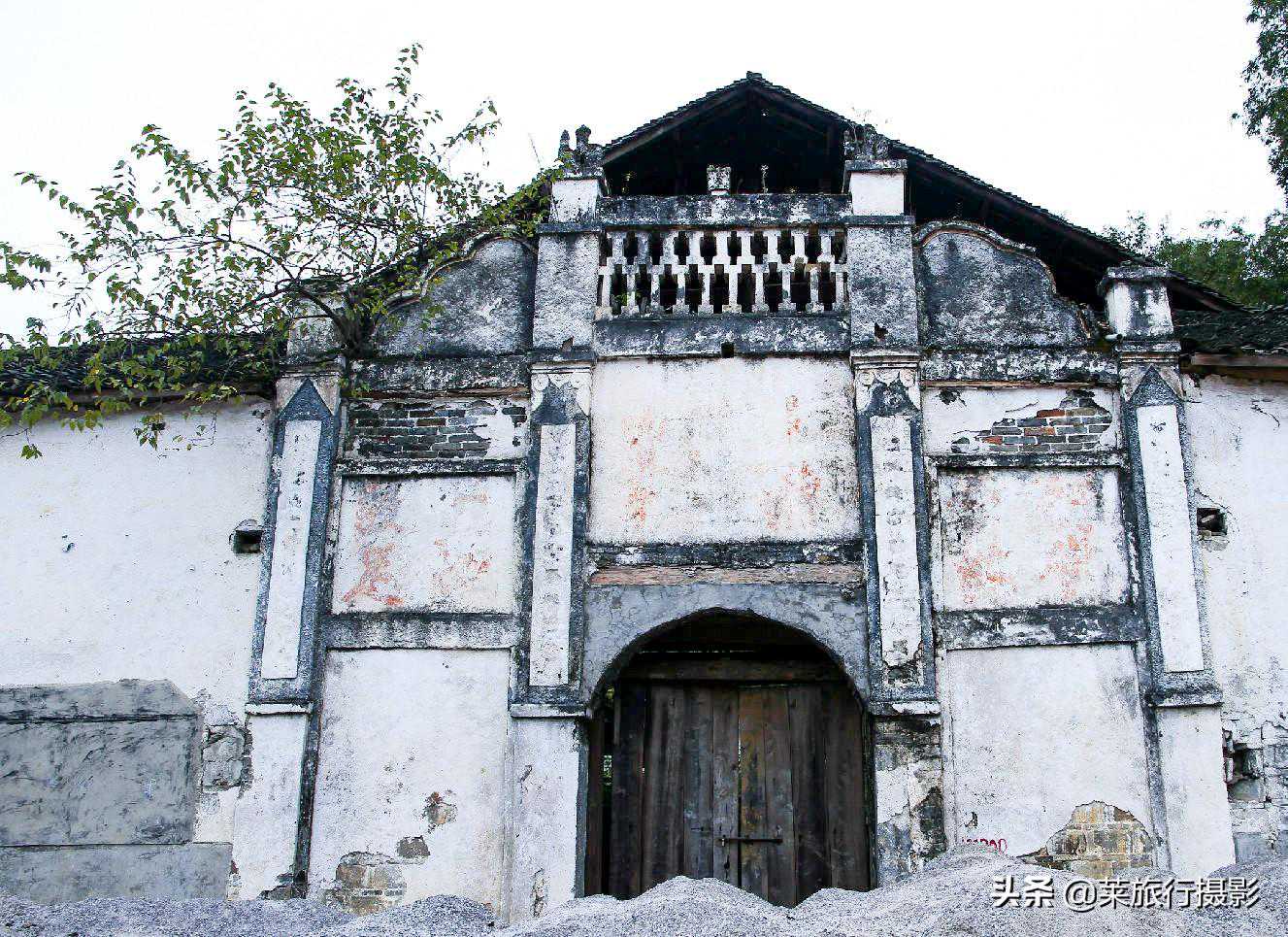 山谷里有万亩花海？贵州这个古寨，非常适合3月去旅行