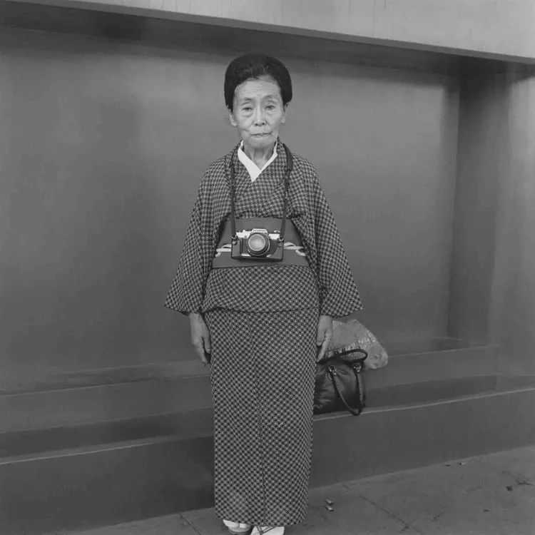 专业搭讪30年丨鬼海弘雄