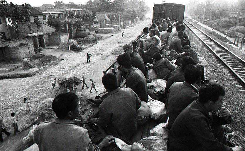 父亲侯登科的矛盾人生