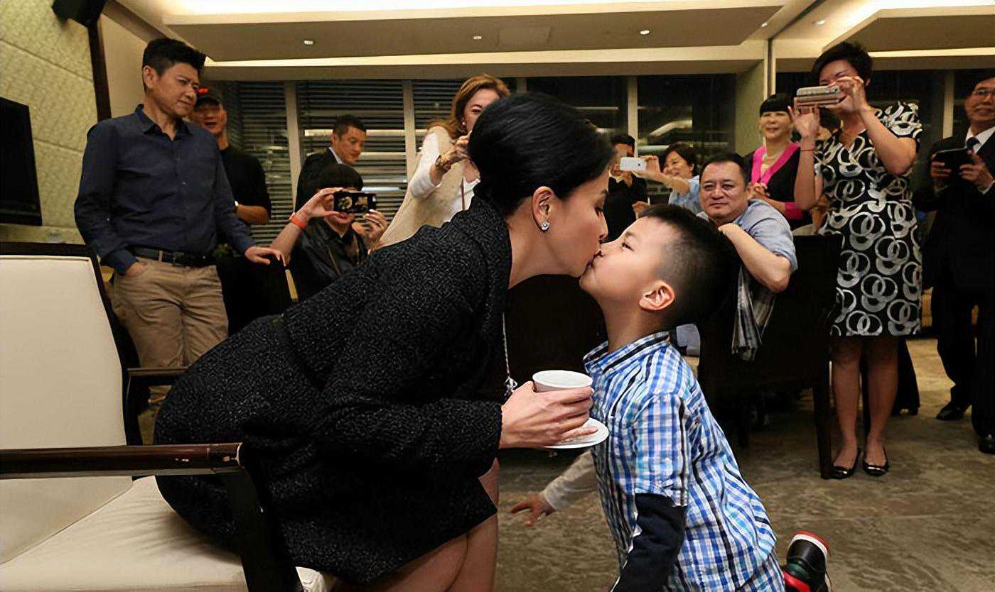 刘嘉玲与干儿子康康：缘分天定，情谊地久