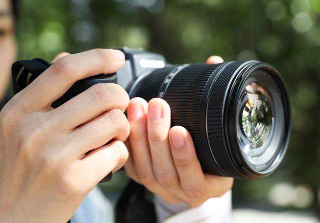 满足多种拍摄需要 佳能RF24-105mm镜头