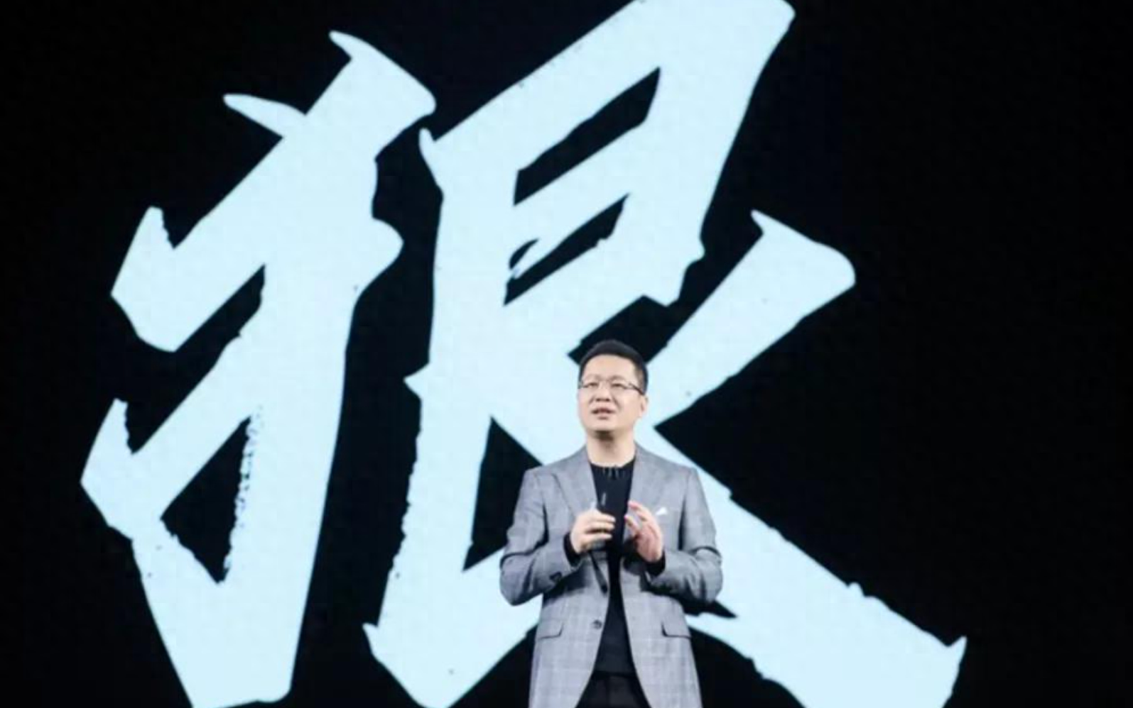 卢总够狠！天玑9200+神机从2799变成千元机，直屏+光学防抖+IP68