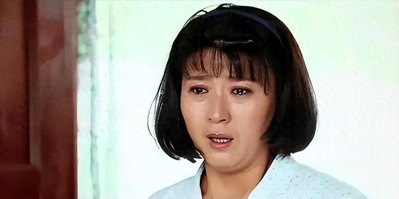 靠冯巩挤走闫妮，一步步成为苦情专业户，她一出场就知剧中谁最苦