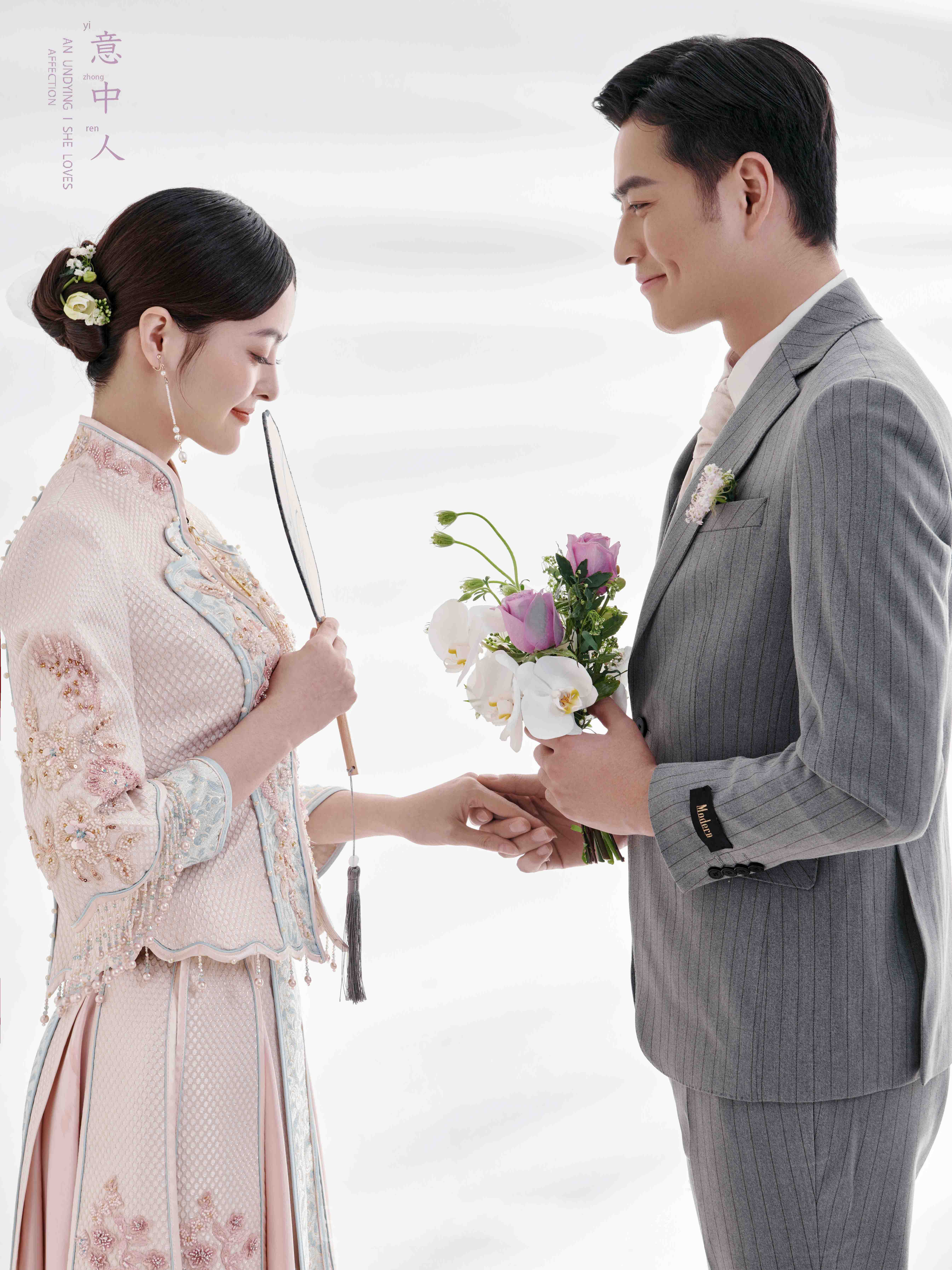 郑州婚纱摄影网站！室内极简婚纱照，不含一丝杂质的简单高级