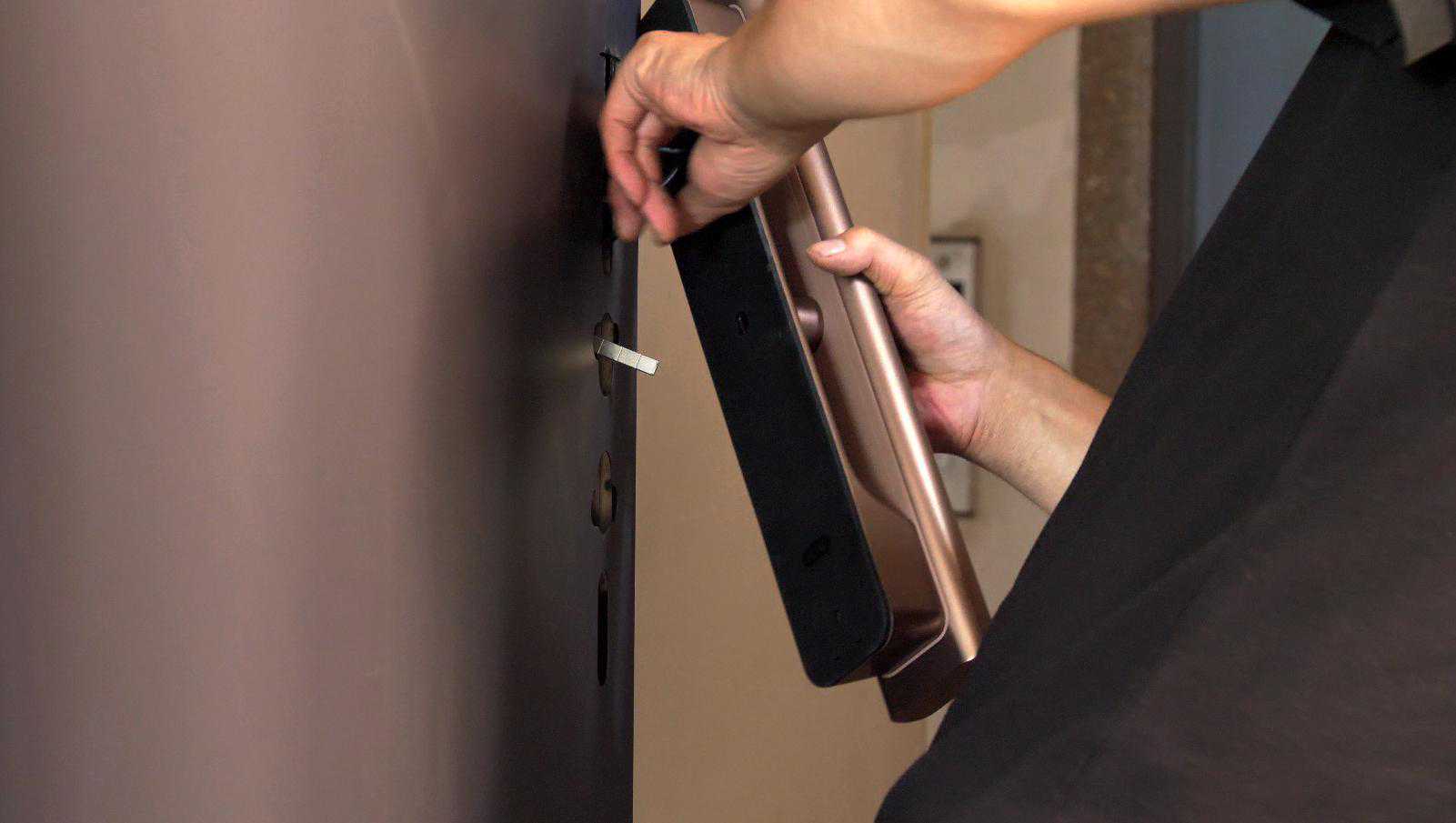 别人家的猫眼锁！现场体验F2.0大光圈的广角镜头教小偷怎么做人