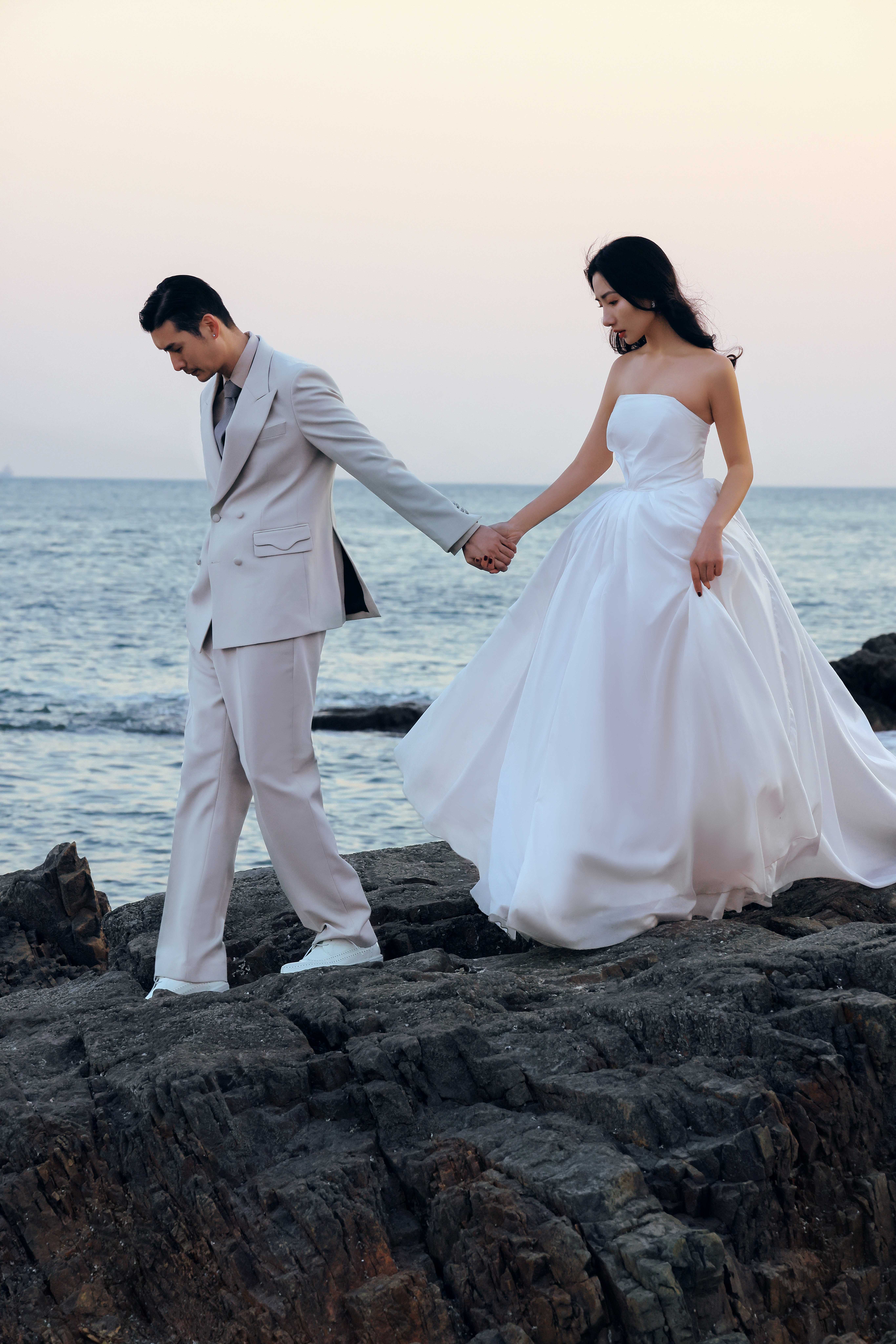 青岛旅拍婚纱照婚纱摄影排名前十,有品位的你肯定会想拍 青岛旅拍婚纱照婚纱摄影排名前十,有品位的你肯定会想拍