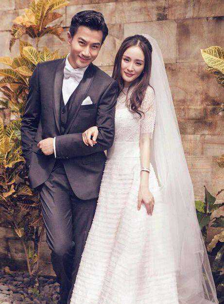 娱乐圈明星婚纱照有多华美就有多贵，只有这两对婚纱照最朴实！