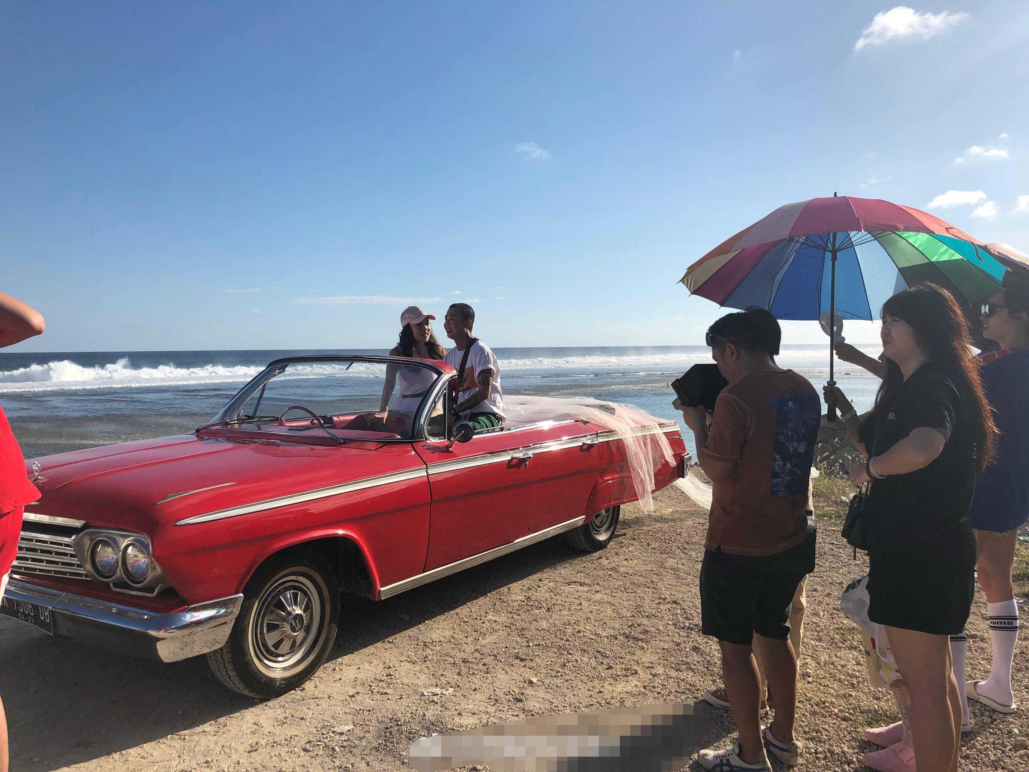 GAI与老婆巴厘岛拍婚纱照，制造的小惊喜令女友感动落泪