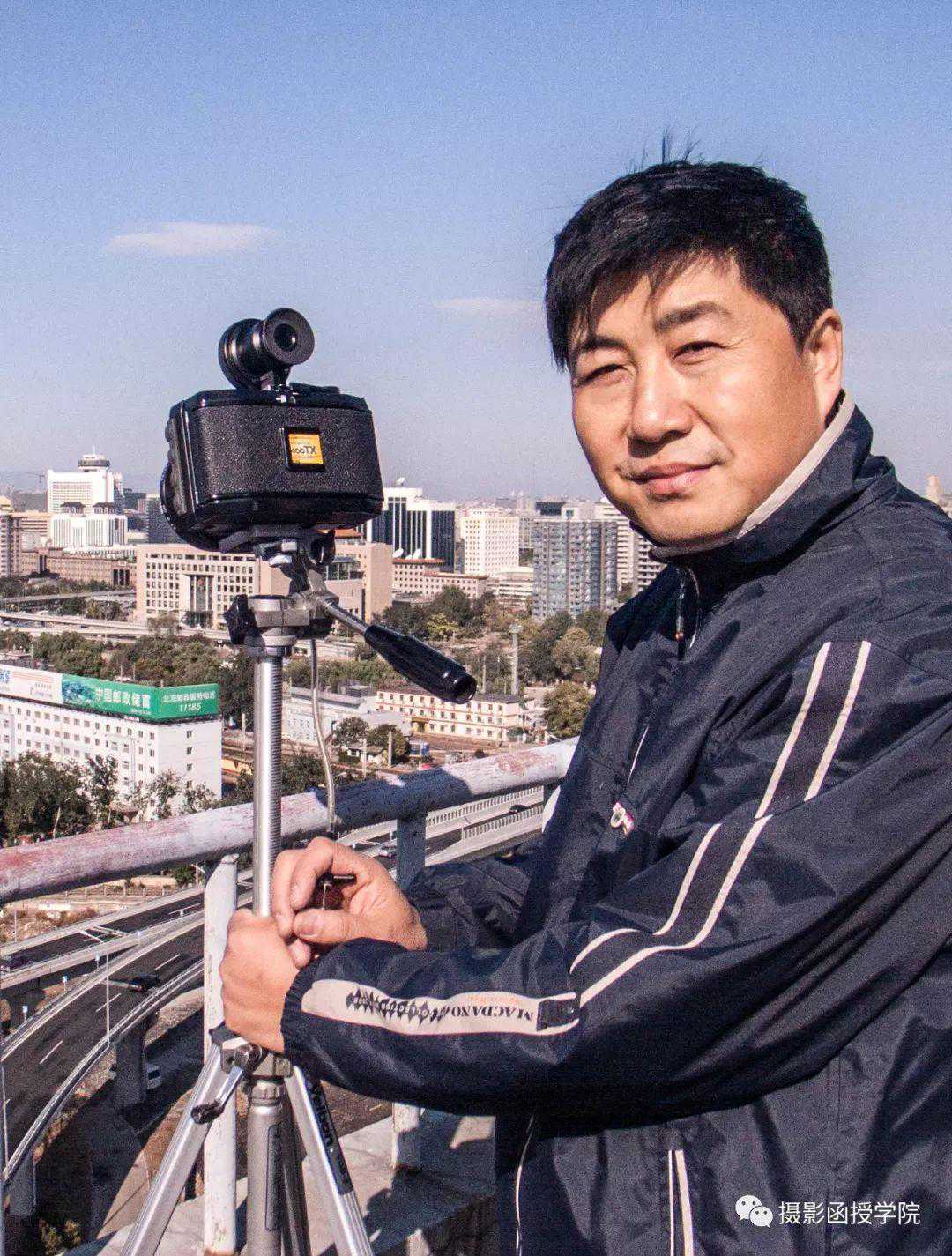 27届国展的学院人｜大师兄刘英毅《路上40年》留住时代记忆