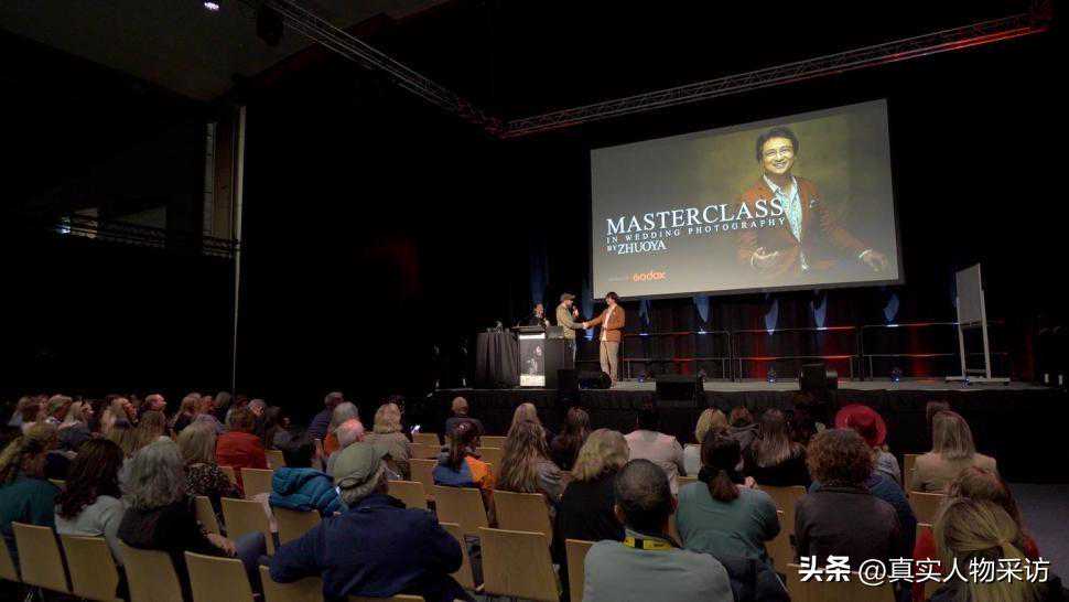 我,专业摄影14年,为几百对新人拍照上万张,档期在半年之后 我,专业摄影14年,为几百对新人拍照上万张,档期在半年之后