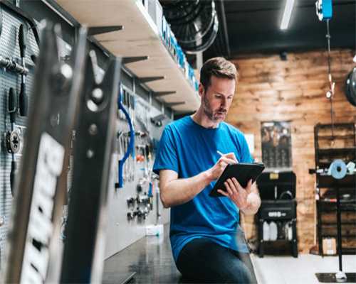 外滩艺博汇｜一种很新的外滩拍照姿势，谁还没顶小皇冠呀