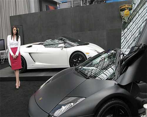 怎么挑选最适合自己的婚纱？看脸型，选对的，领口看身材挑款式