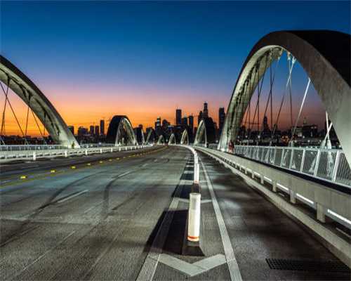 ​华与华兄弟：卖符号和词语二十年