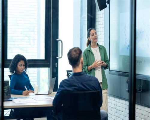 “群众自己办”变成“我来帮忙办” “群众自己办”变成“我来帮忙办”